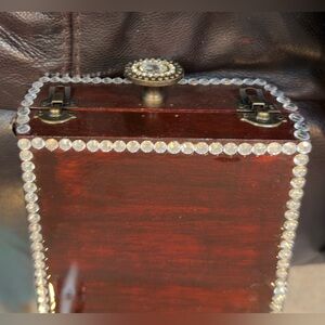 Handmade Wooden Cigar Crossbody bag. Amazing details and so fun!.